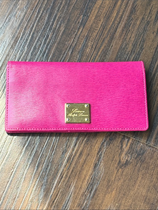 Lauren Ralph Lauren Handbags - Lauren Ralph Lauren Fuchsia 🩷 Leather Continental Wallet